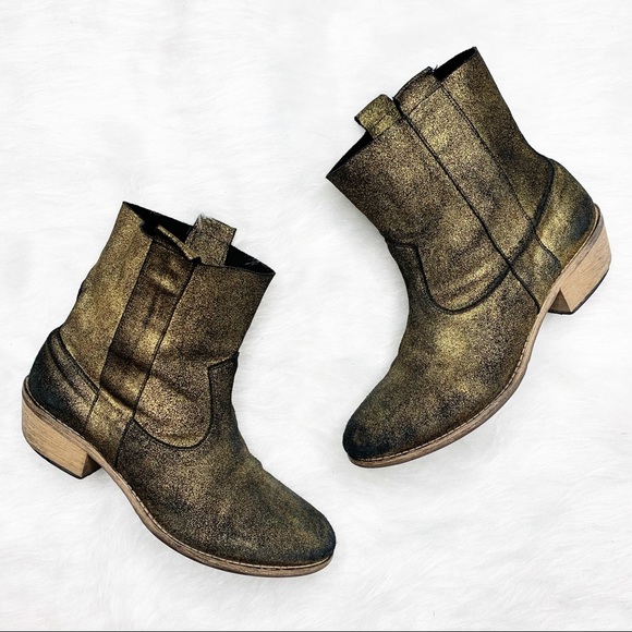 Charles David Shoes - CHARLES DAVID Metallic Gold Groove Ankle Booties